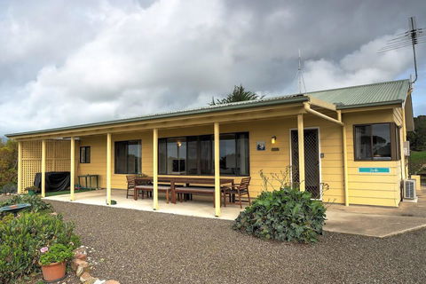 Emu Bay Holiday Homes - Accommodation Main Beach 8