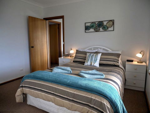 Emu Bay Holiday Homes - Accommodation Main Beach 11