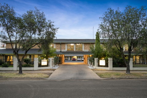 Garden City Motor Inn - Accommodation Main Beach 0