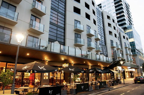 Mantra Hindmarsh Square - Accommodation Main Beach 3