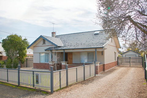 29 Jane - Accommodation Main Beach 9