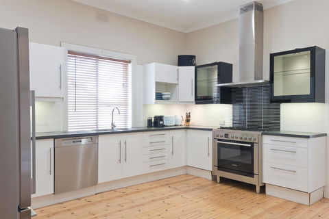 29 Jane - Accommodation Main Beach 8
