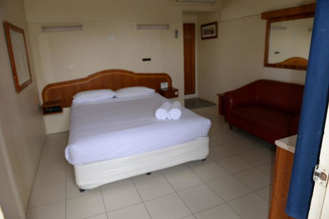 Ardeanal Motel - Accommodation Main Beach 18