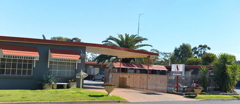 Ardeanal Motel - Accommodation Main Beach 2