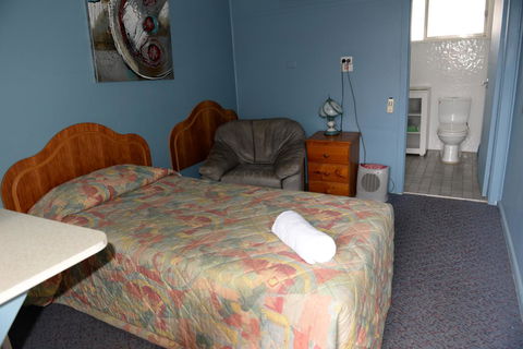 Ardeanal Motel - Accommodation Main Beach 38