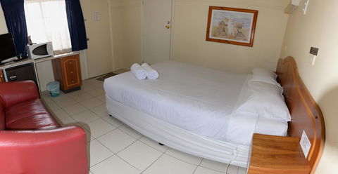Ardeanal Motel - Accommodation Main Beach 8