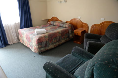 Ardeanal Motel - Accommodation Main Beach 35
