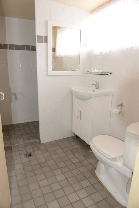 Ardeanal Motel - Accommodation Main Beach 10