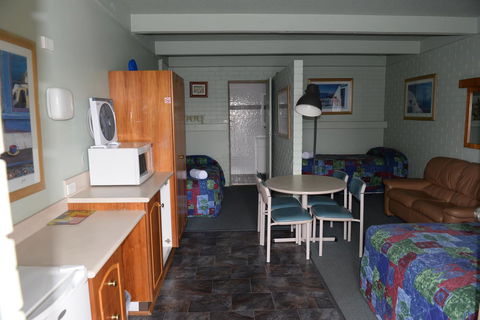 Ardeanal Motel - Accommodation Main Beach 41