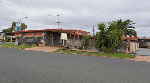 Ardeanal Motel - Accommodation Main Beach 5