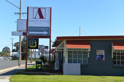 Ardeanal Motel - Accommodation Main Beach 0