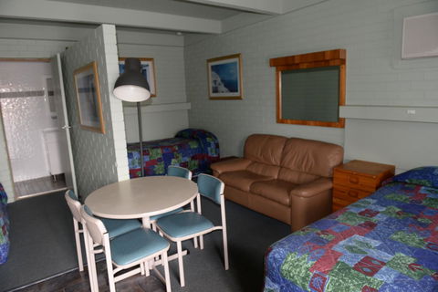 Ardeanal Motel - Accommodation Main Beach 42