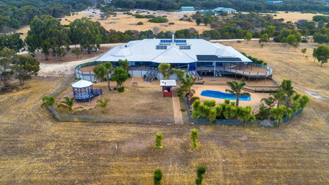 Doyles On The Bay - Accommodation Main Beach 2