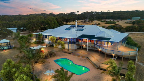 Doyles On The Bay - Accommodation Main Beach 1