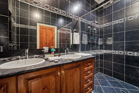 Doyles On The Bay - Accommodation Main Beach 27