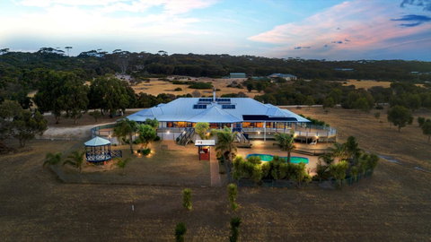 Doyles On The Bay - Accommodation Main Beach 0