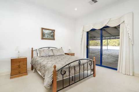 Doyles On The Bay - Accommodation Main Beach 25