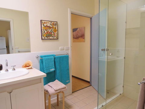 Kestrel Downs - Accommodation Main Beach 11