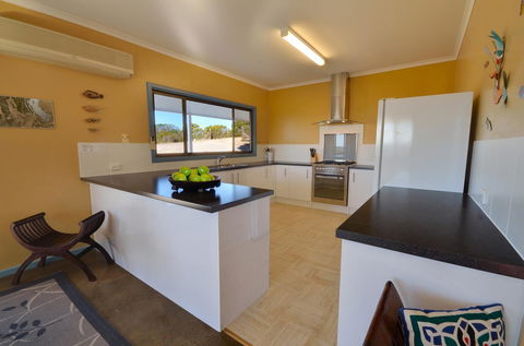 Kestrel Downs - Accommodation Main Beach 7