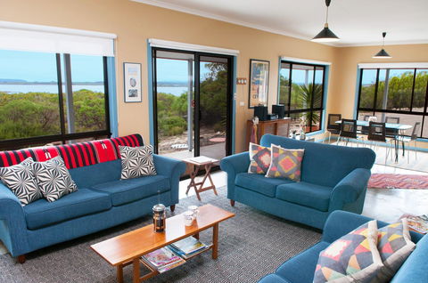 Kestrel Downs - Accommodation Main Beach 4