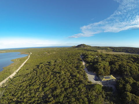 Kestrel Downs - Accommodation Main Beach 1