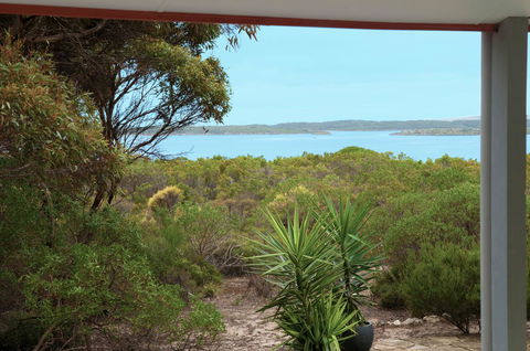 Kestrel Downs - Accommodation Main Beach 22