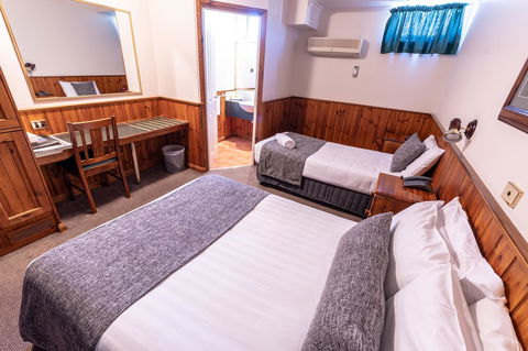 Astor Inn - Accommodation Main Beach 10