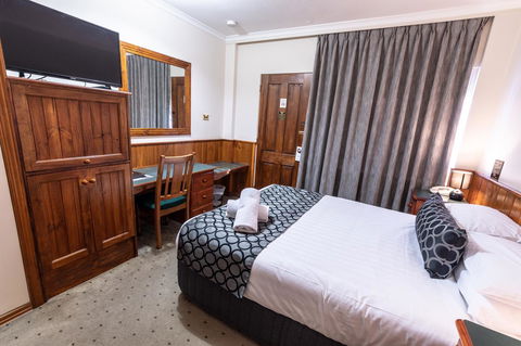 Astor Inn - Accommodation Main Beach 4