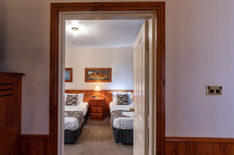 Astor Inn - Accommodation Main Beach 12
