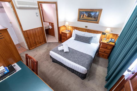 Astor Inn - Accommodation Main Beach 2