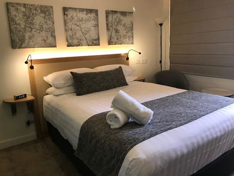 Astor Inn - Accommodation Main Beach 0