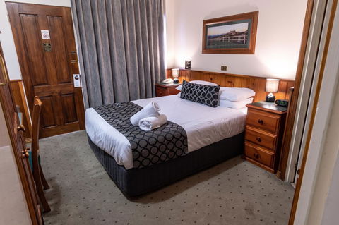Astor Inn - Accommodation Main Beach 6
