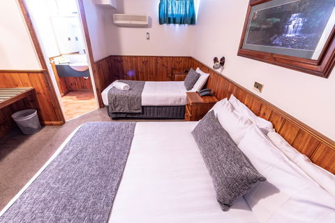Astor Inn - Accommodation Main Beach 9