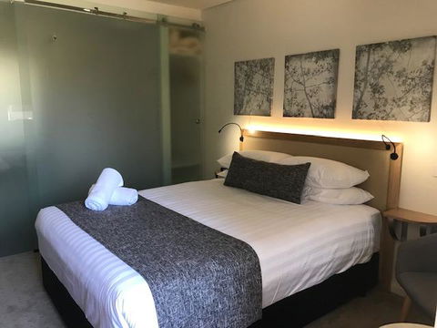 Astor Inn - Accommodation Main Beach 1