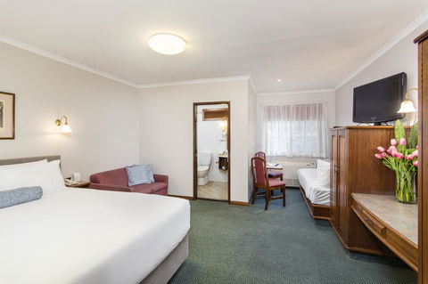 Adelaide Inn - Accommodation Main Beach 44