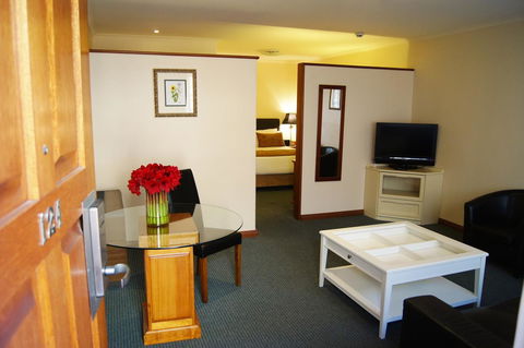Adelaide Inn - Accommodation Main Beach 9