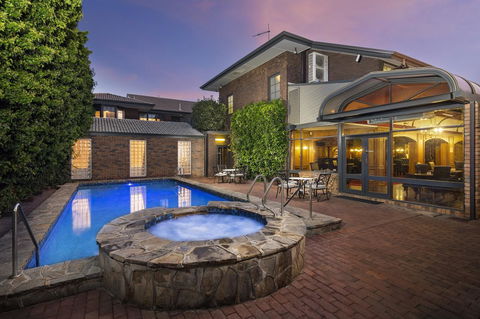 Adelaide Inn - Accommodation Main Beach 40