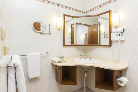 Adelaide Inn - Accommodation Main Beach 11