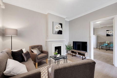 Cute And Cosy - Events, Workers, Getaways - Accommodation Main Beach 8