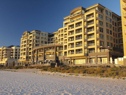 Oaks Glenelg Plaza Pier Suites - Accommodation Main Beach 1