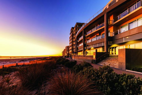 Oaks Glenelg Plaza Pier Suites - Accommodation Main Beach 0