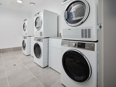 East Maitland Executive Apartments - Accommodation Main Beach 0