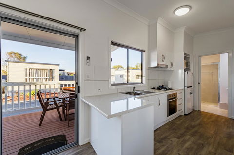 Discovery Parks - Adelaide Beachfront - Accommodation Main Beach 4