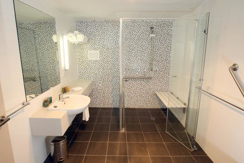 Adelaide Rockford - Accommodation Main Beach 13