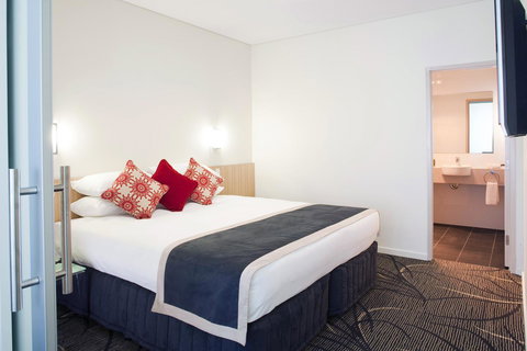 Adelaide Rockford - Accommodation Main Beach 8