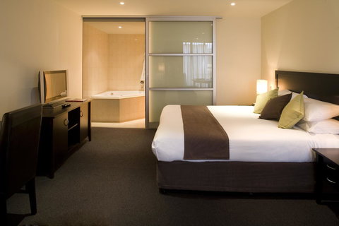 Adelaide Rockford - Accommodation Main Beach 4