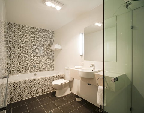 Adelaide Rockford - Accommodation Main Beach 17