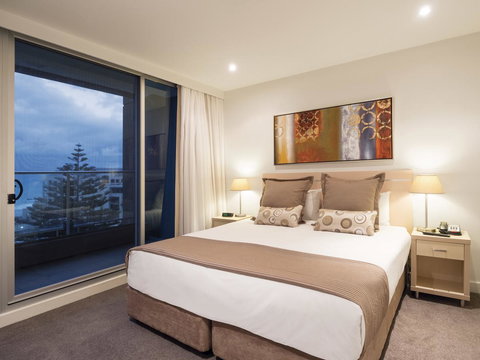 Oaks Glenelg Liberty Suites - Accommodation Main Beach 12