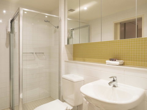 Oaks Glenelg Liberty Suites - Accommodation Main Beach 23