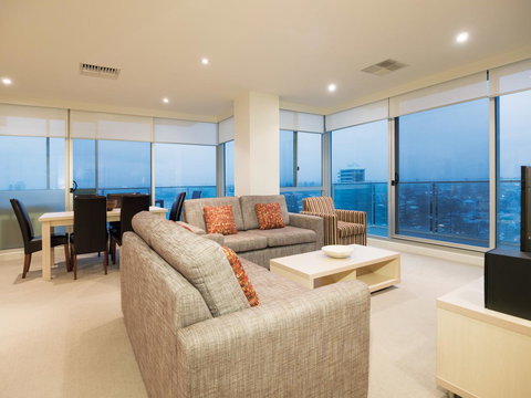 Oaks Glenelg Liberty Suites - Accommodation Main Beach 18